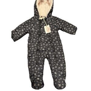 Jessica Simpson Baby Snowsuit size 6-9 Months Zip Front